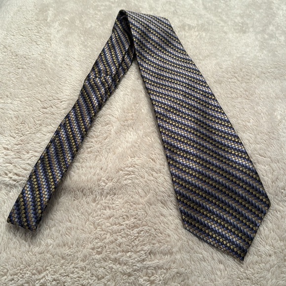 Geoffrey Beene Other - 👔 Geoffrey Beene Men's Silk Tie – Blue & Gold Tones